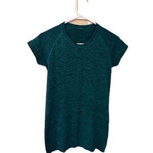 Lululemon swiftly tech short sleeve size 6